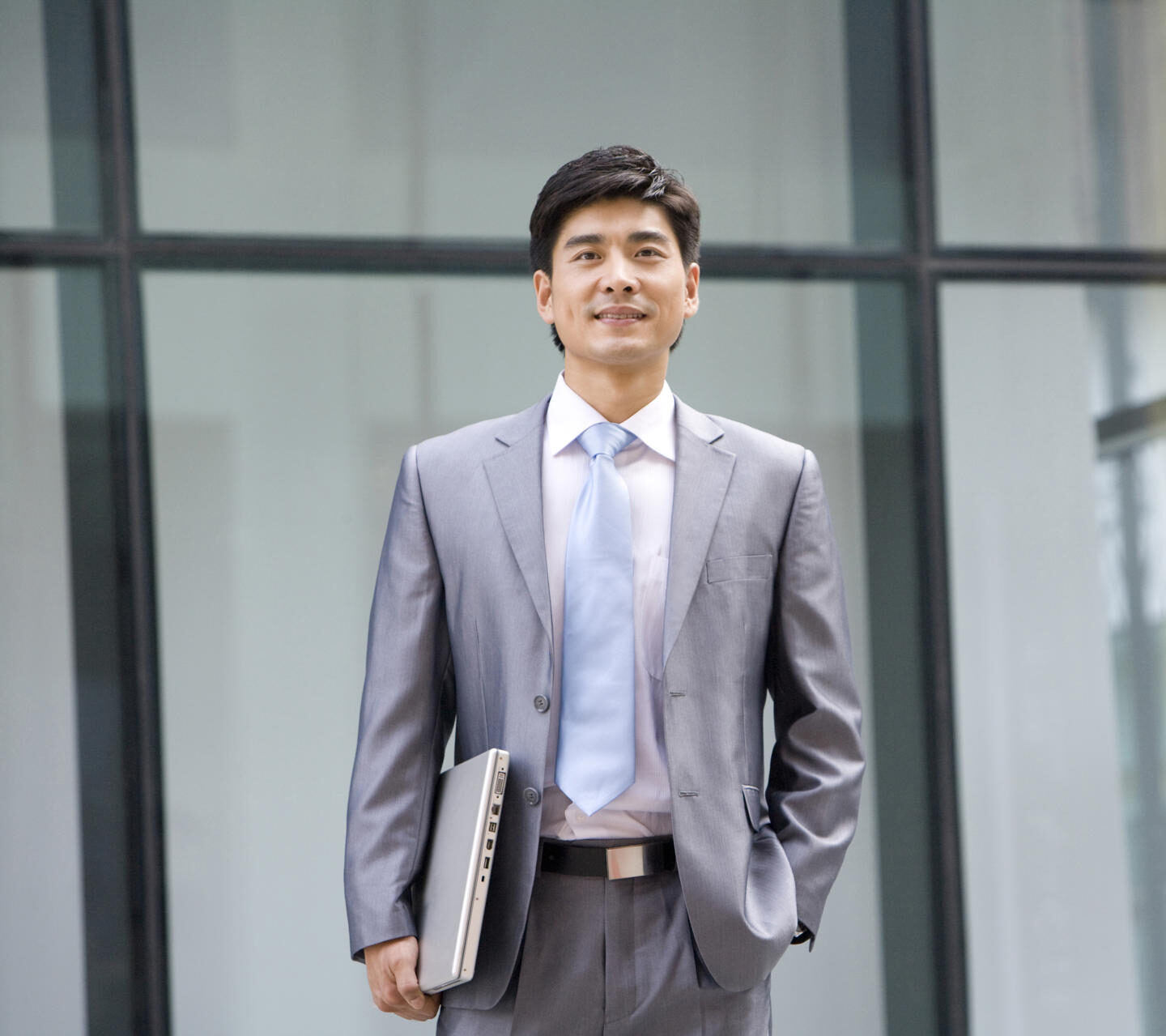 With over 15 years of experience in audit and risk advisory, Sarah leads complex engagements across financial services,