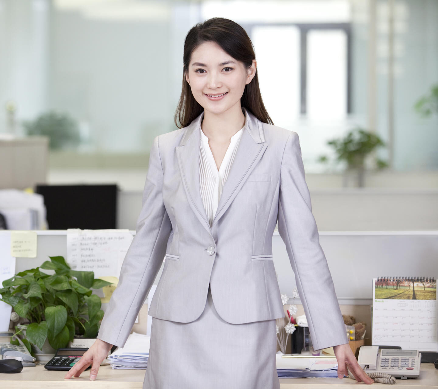 With over 15 years of experience in audit and risk advisory, Sarah leads complex engagements across financial services,